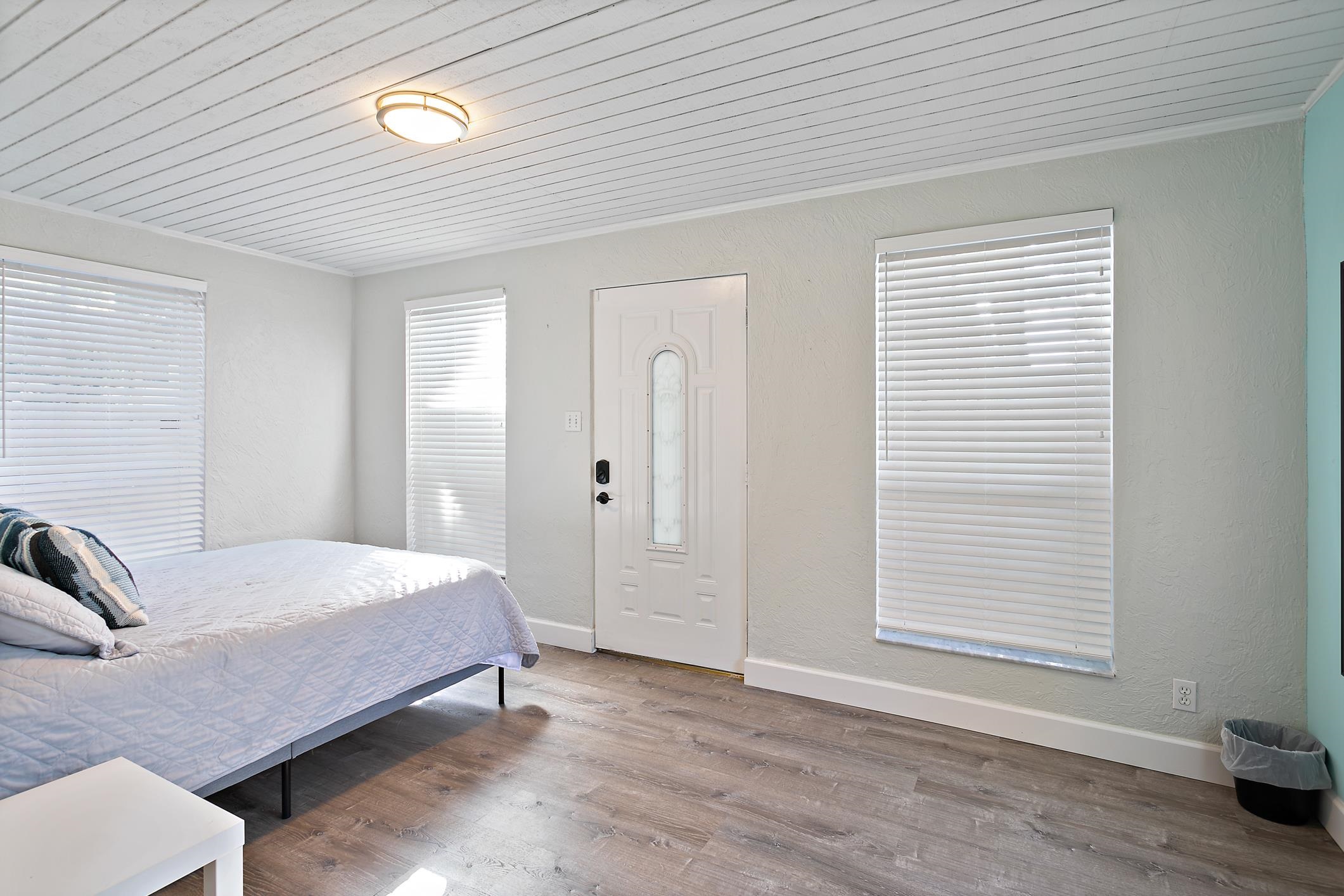 56 Grove Avenue St. Augustine, FL 32084 - Photo 17 of 48 a bedroom with a bed and a window