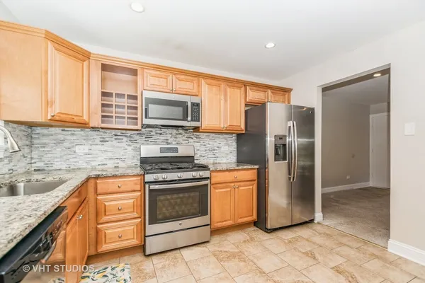 $1,950 | 9119 Lincoln Court, Unit 101, Orland Park, IL 60462