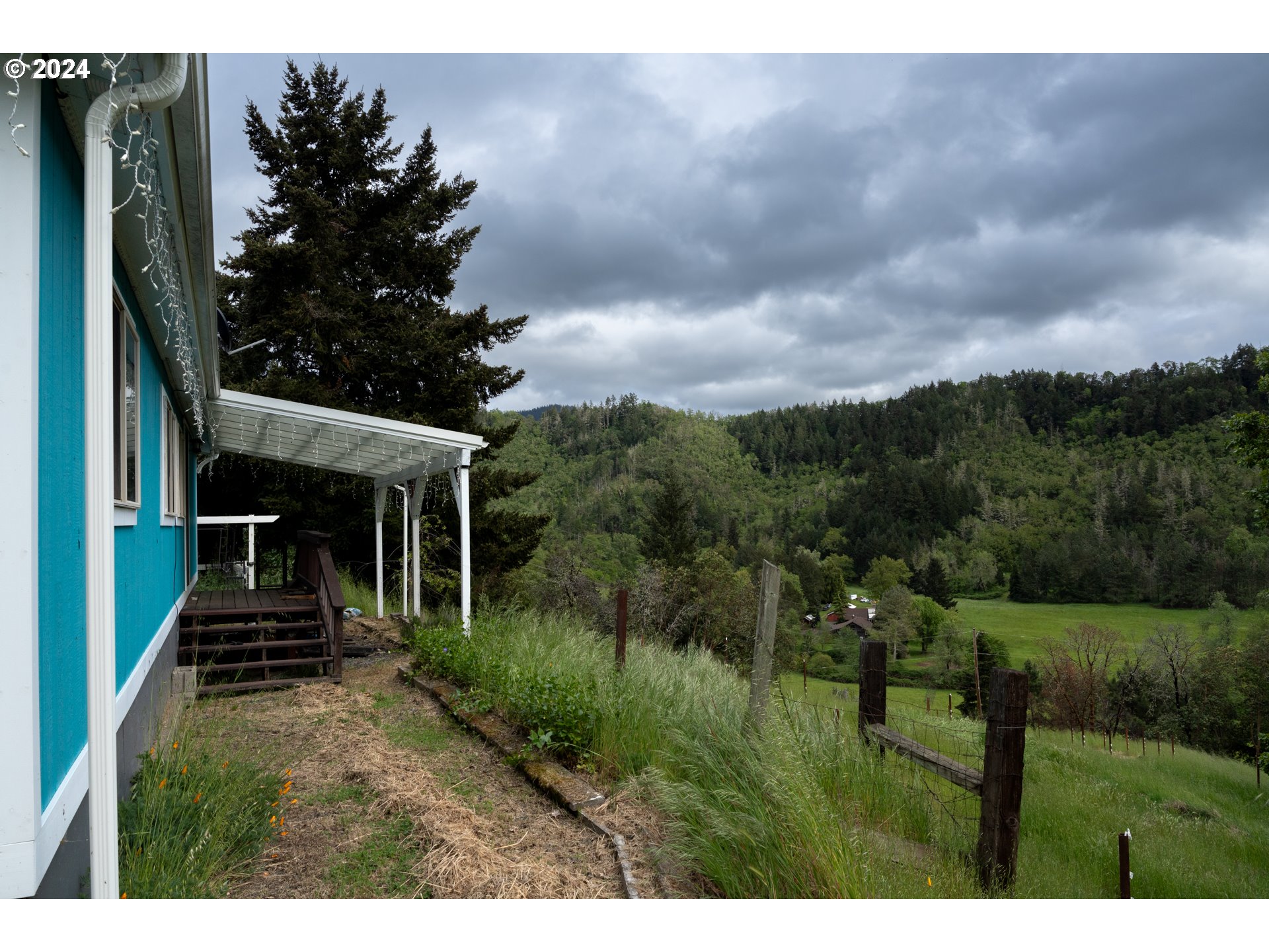 1120 Clarks Branch Road Myrtle Creek, OR 97457 - Photo 28 of 37 a backyard of a house with lots of green space