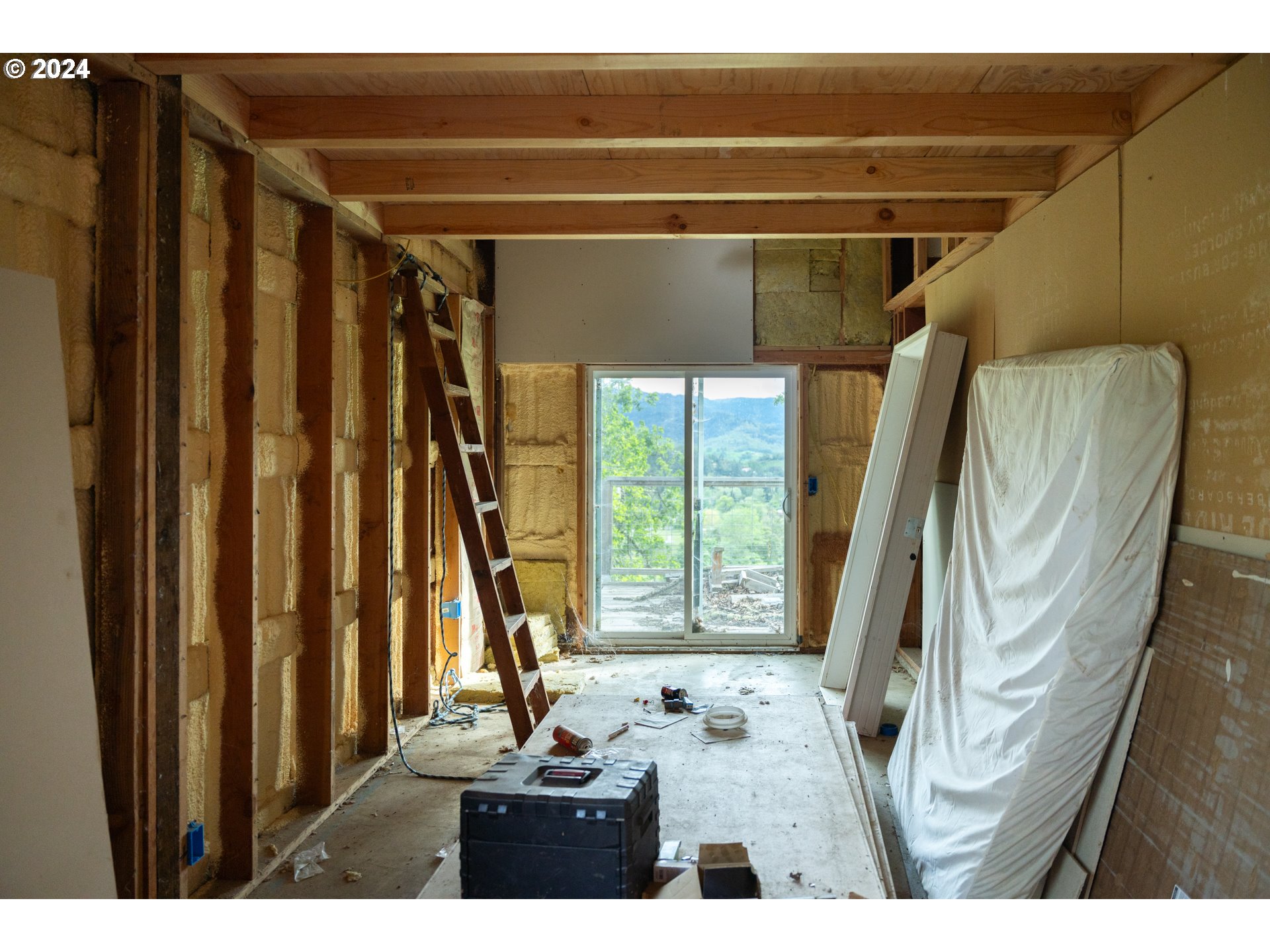 1120 Clarks Branch Road Myrtle Creek, OR 97457 - Photo 9 of 37 a view of a living room