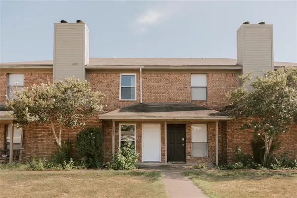 $749,000 | 5833 Shadydell Drive, Fort Worth, TX 76135