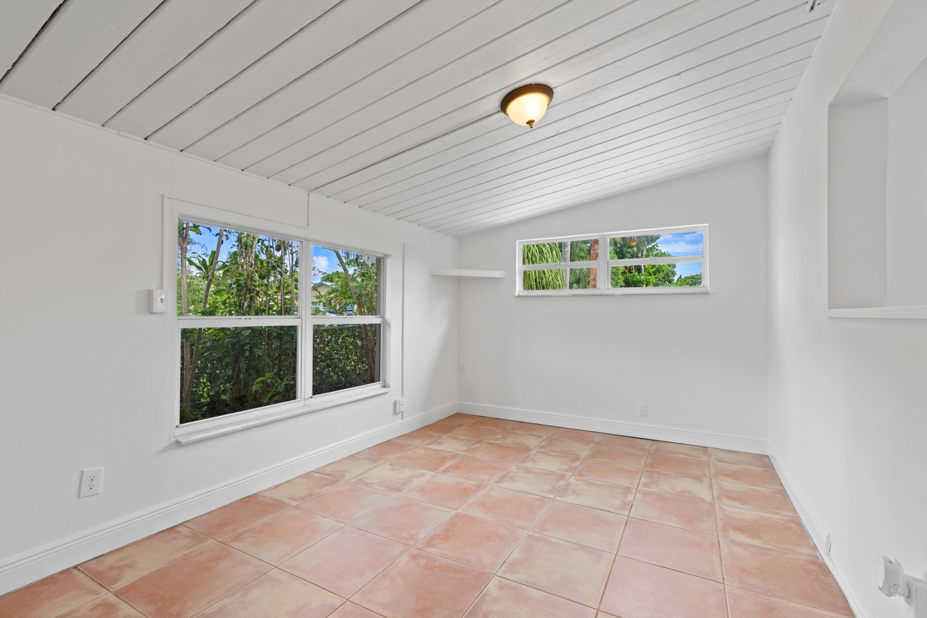434 Ipswich Street Boca Raton, FL 33487 - Photo 7 of 23 Living Room