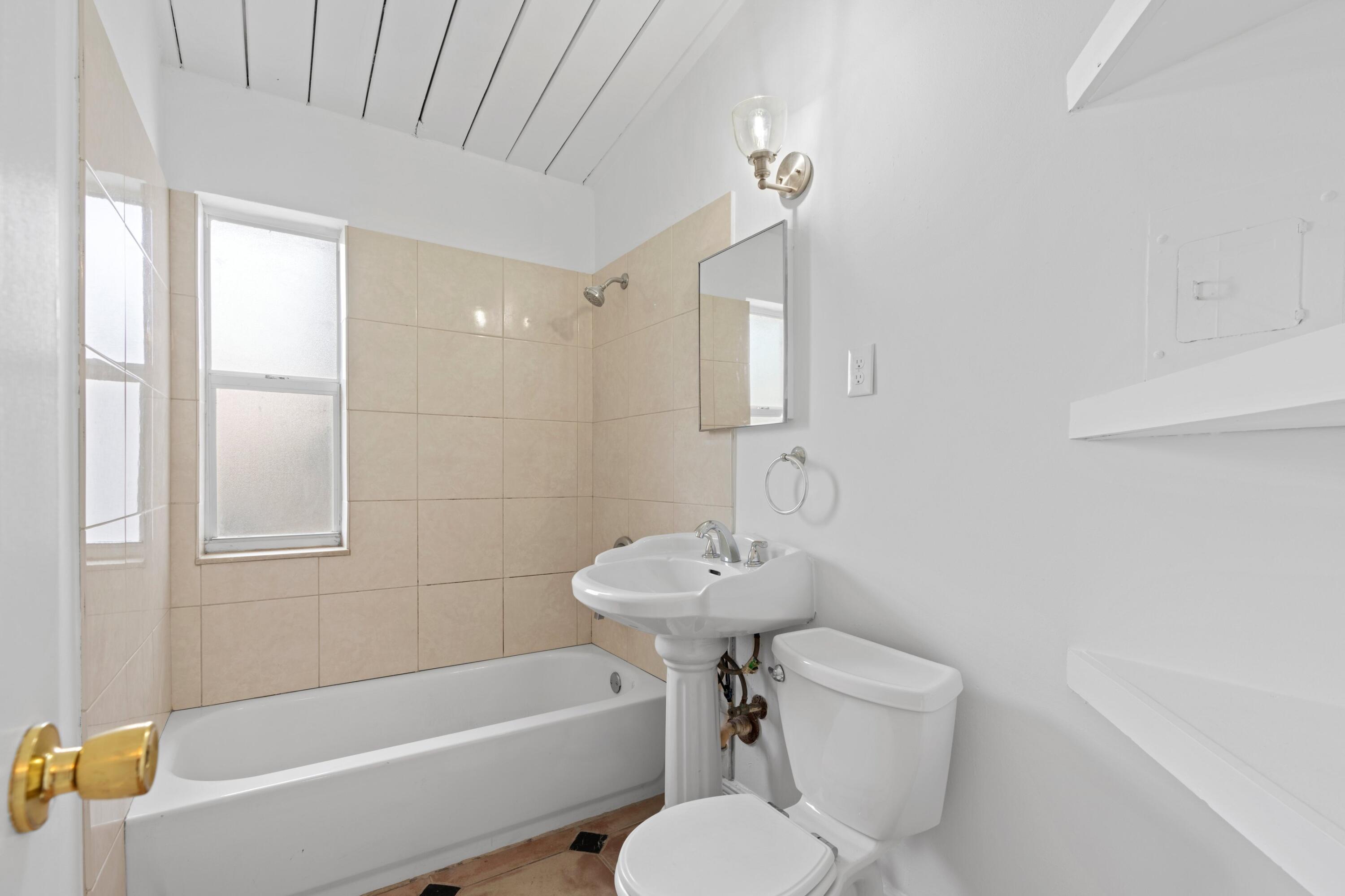 434 Ipswich Street Boca Raton, FL 33487 - Photo 9 of 23 Bathroom