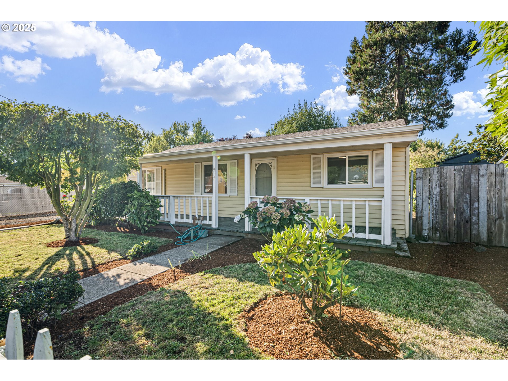 1917 Scott Road Springfield, OR 97477 - Photo 2 of 31 a view of a house with a yard