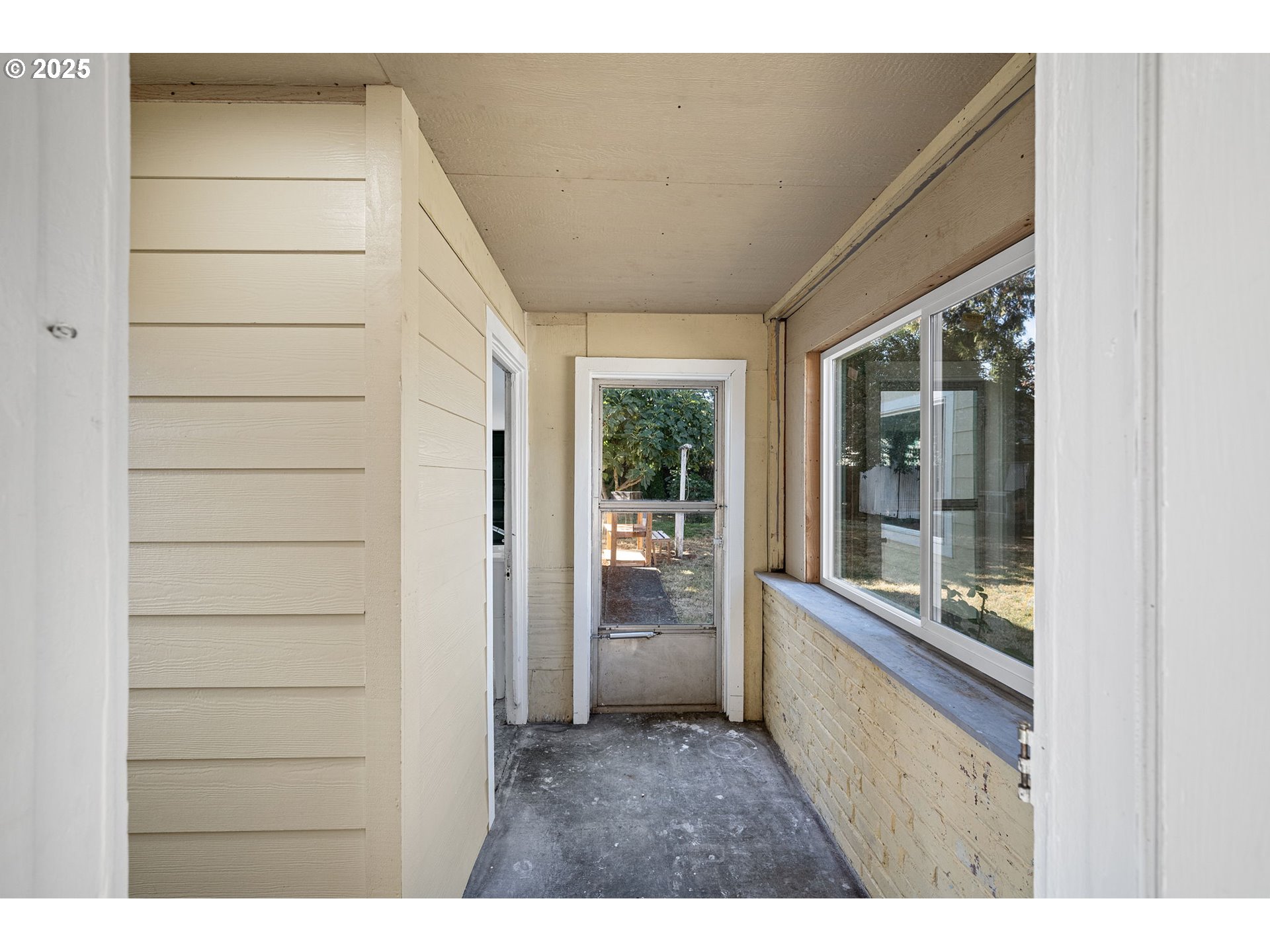 1917 Scott Road Springfield, OR 97477 - Photo 21 of 31 a view of an entryway of the house