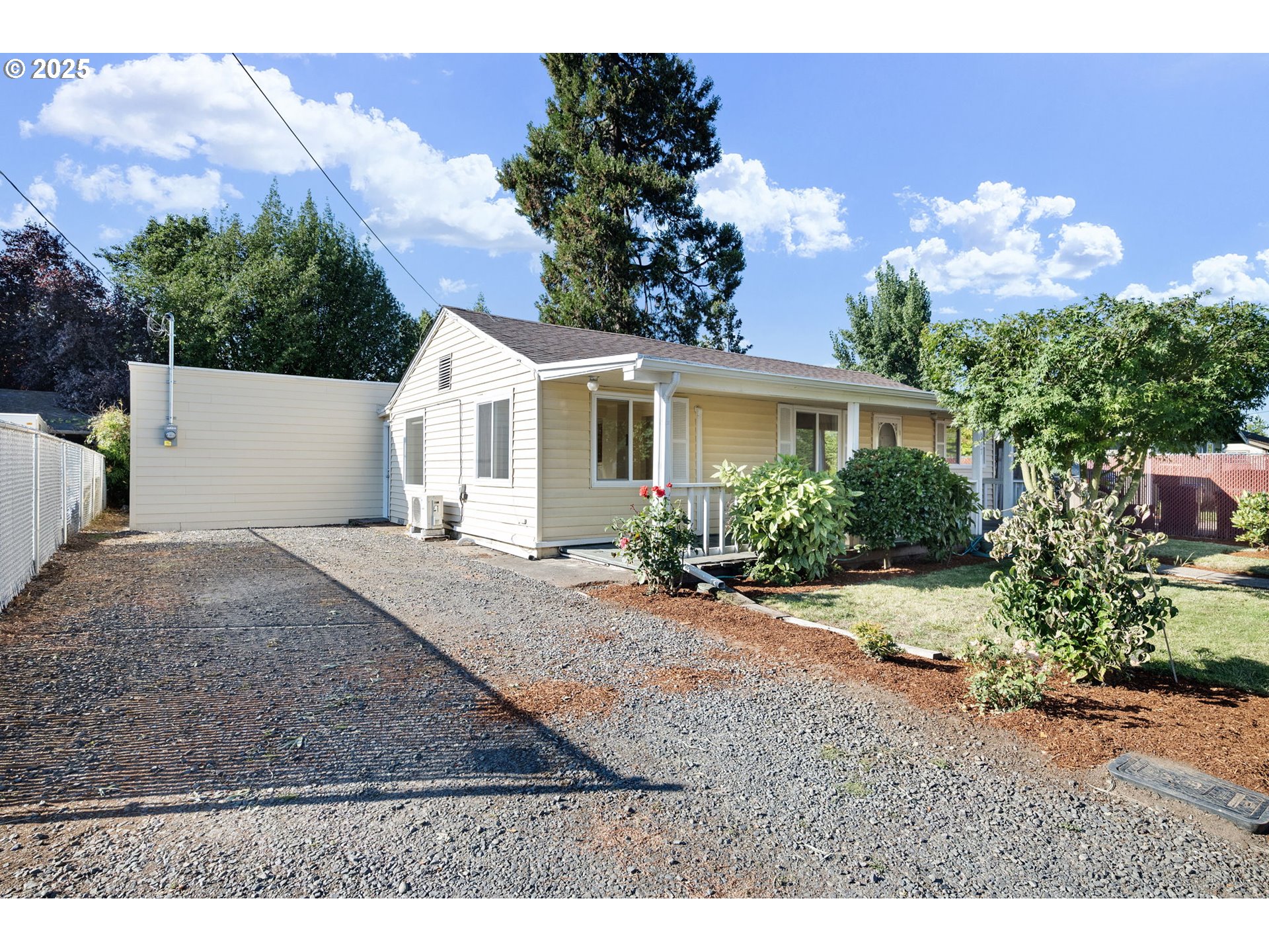 1917 Scott Road Springfield, OR 97477 - Photo 3 of 31 a view of a house with backyard and garden