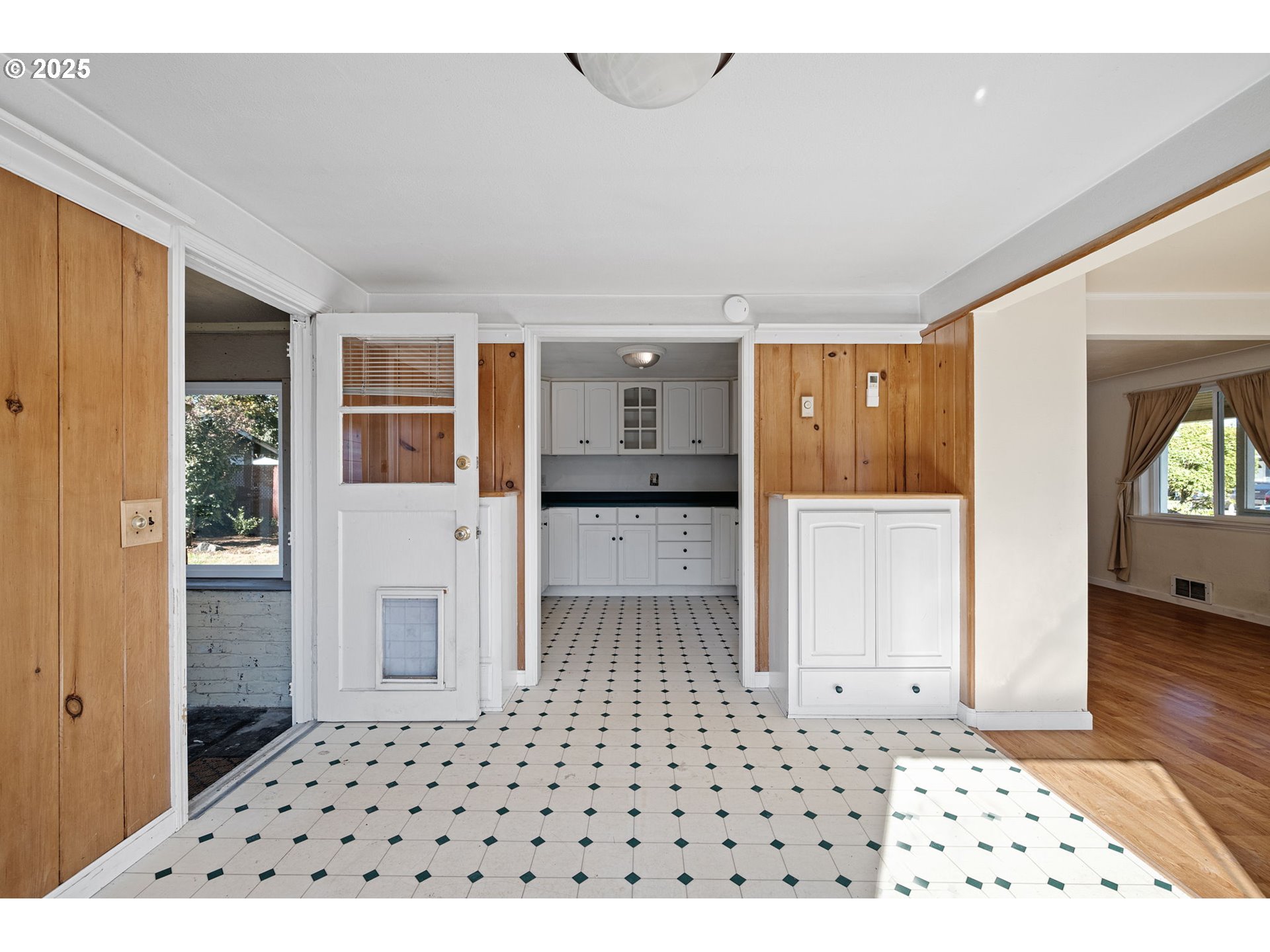 1917 Scott Road Springfield, OR 97477 - Photo 7 of 31 a view of a bathroom with a sink