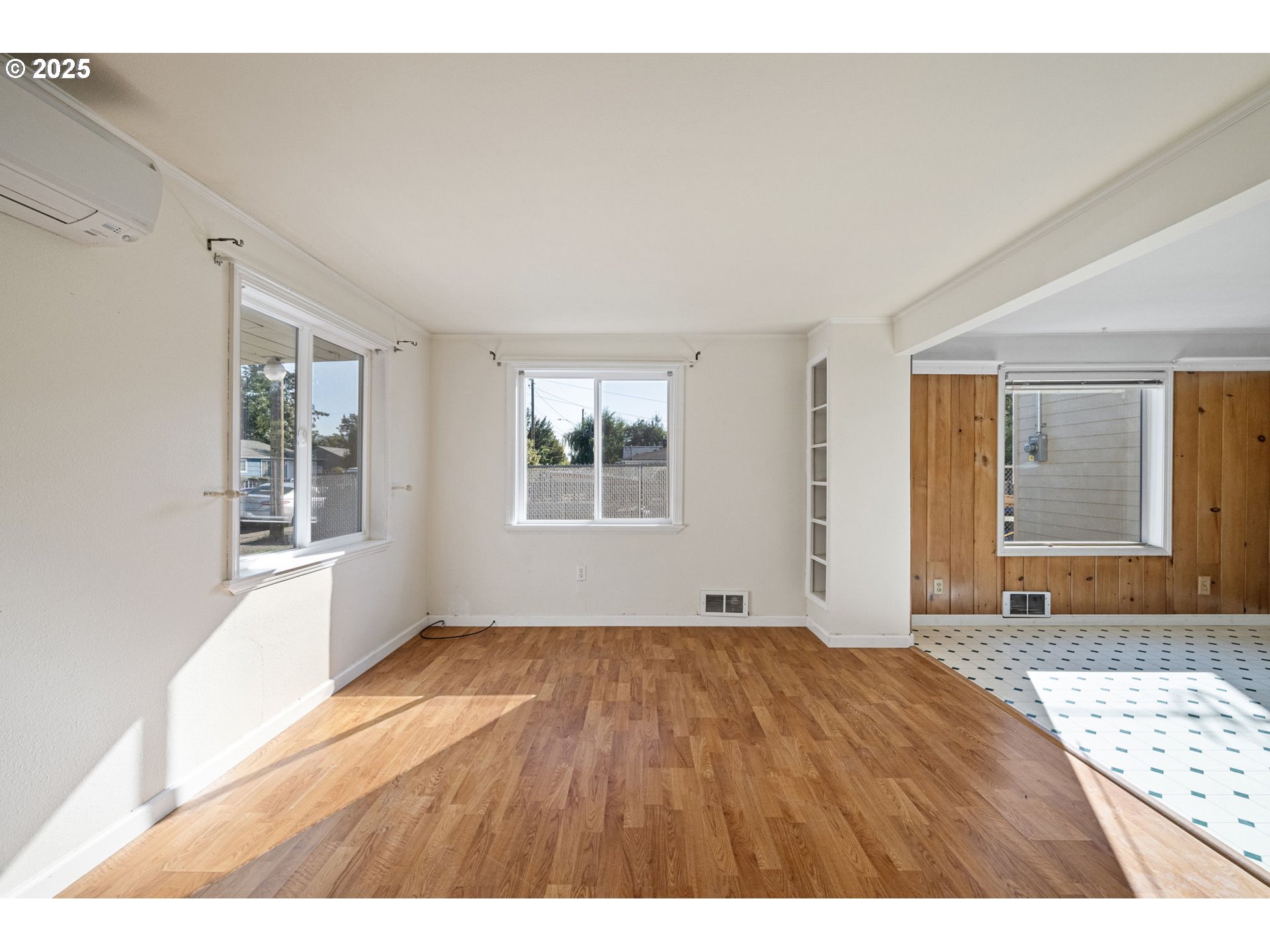 1917 Scott Road Springfield, OR 97477 - Photo 10 of 31 a bedroom with a bed and a window