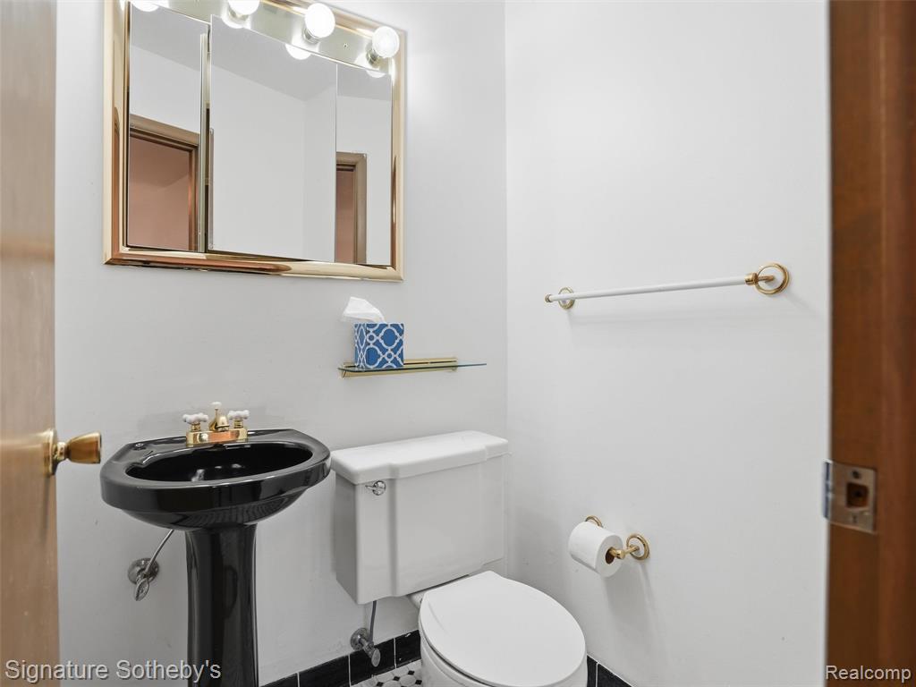 1245 Derby Road, Unit 7 Birmingham, MI 48009 - Photo 23 of 25