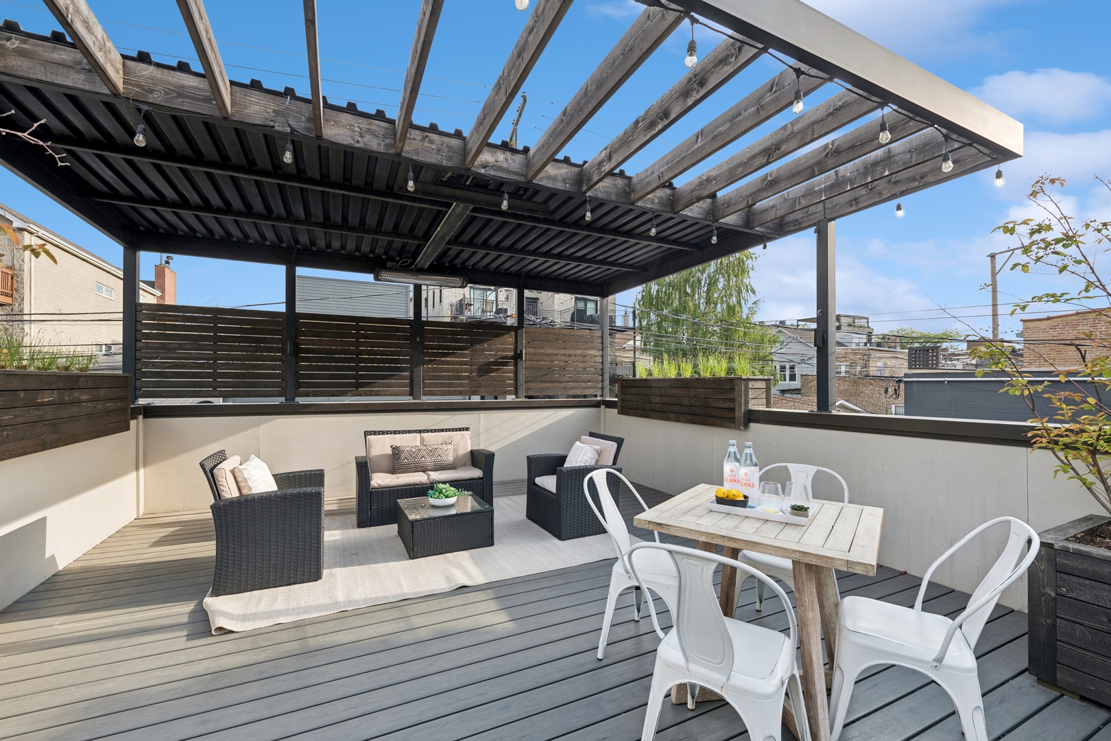 2113 West Huron Street Chicago, IL 60612 - Photo 21 of 49 a view of a chairs and table in the patio