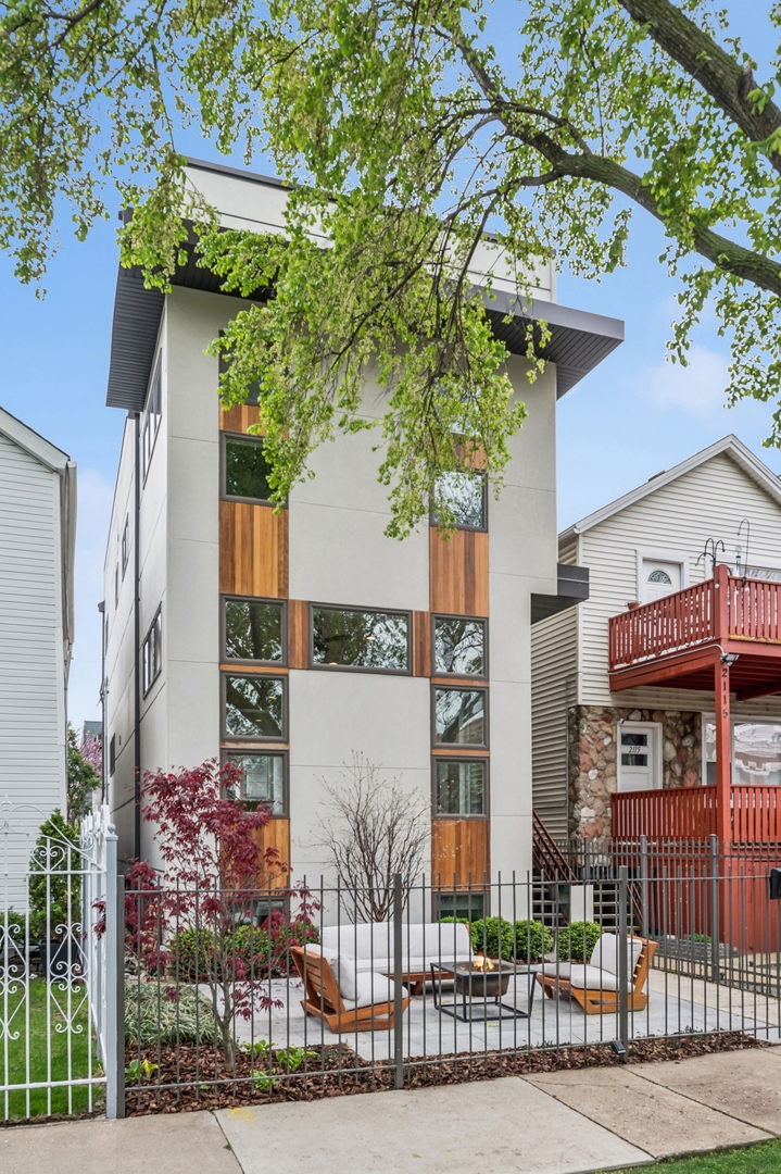 2113 West Huron Street Chicago, IL 60612 - Photo 3 of 49 a tree in front of a building