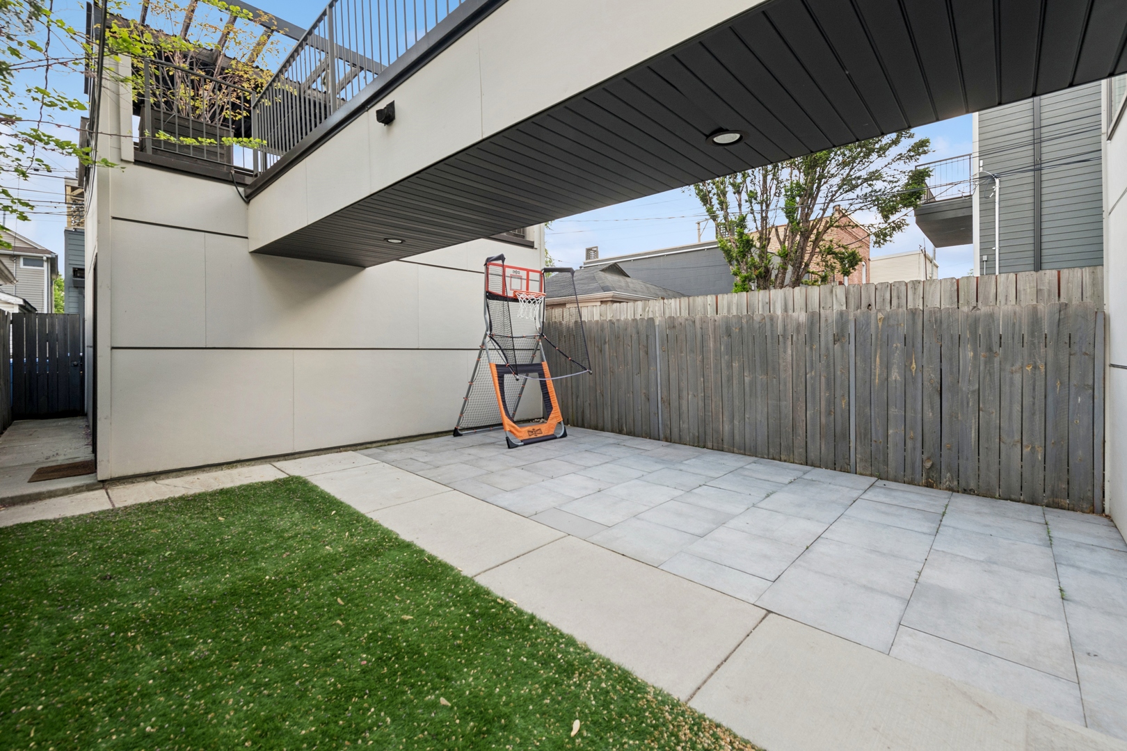 2113 West Huron Street Chicago, IL 60612 - Photo 41 of 49 a view of a backyard