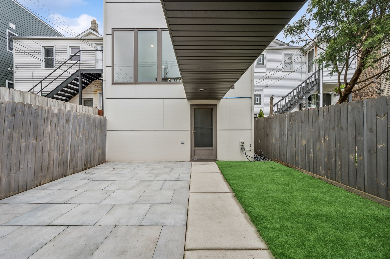 2113 West Huron Street Chicago, IL 60612 - Photo 42 of 49 a backyard of a house