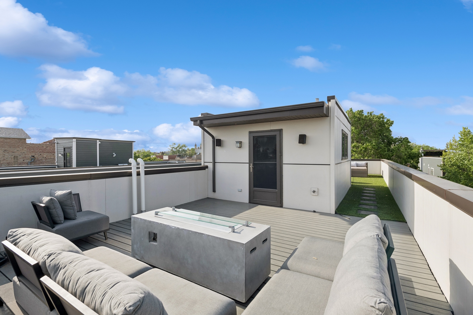 2113 West Huron Street Chicago, IL 60612 - Photo 44 of 49 a view of a terrace