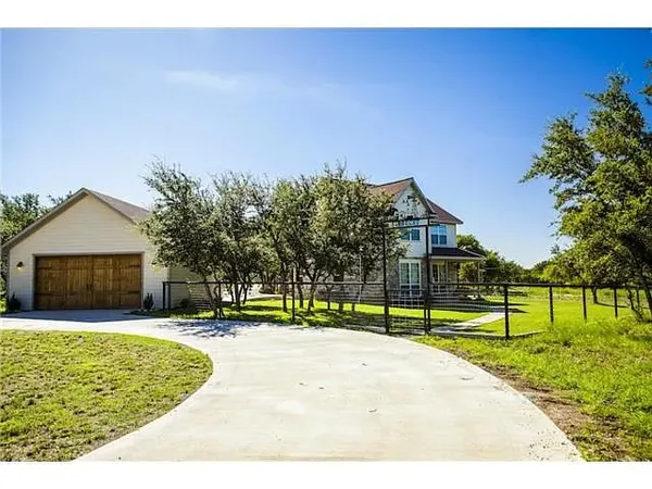 a view of outdoor space yard and porch