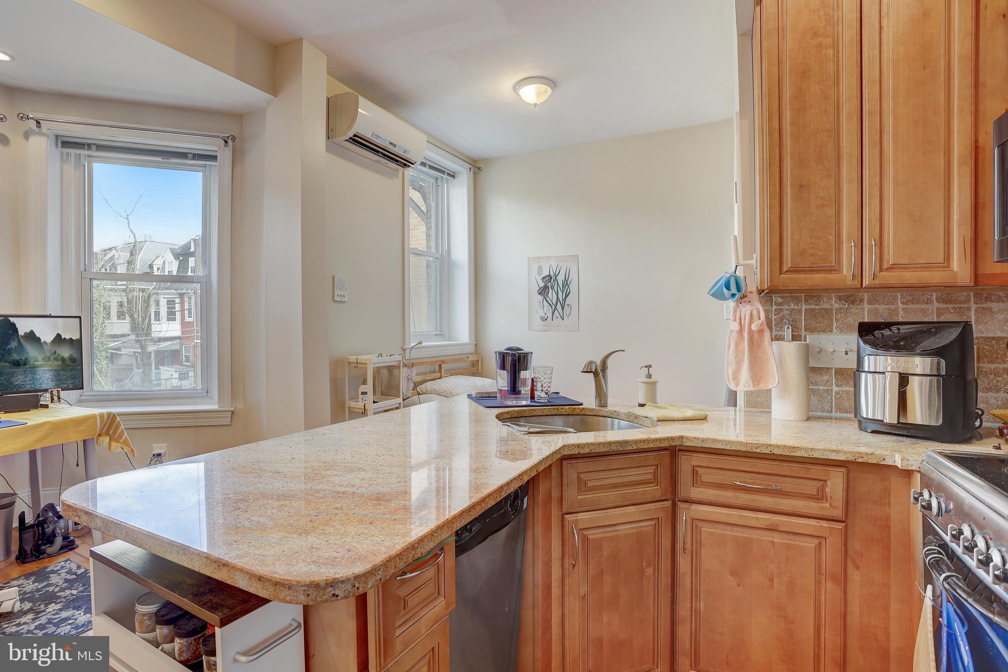 600 South 49th Street, Unit 2D Philadelphia, PA 19143 - Photo 4 of 16