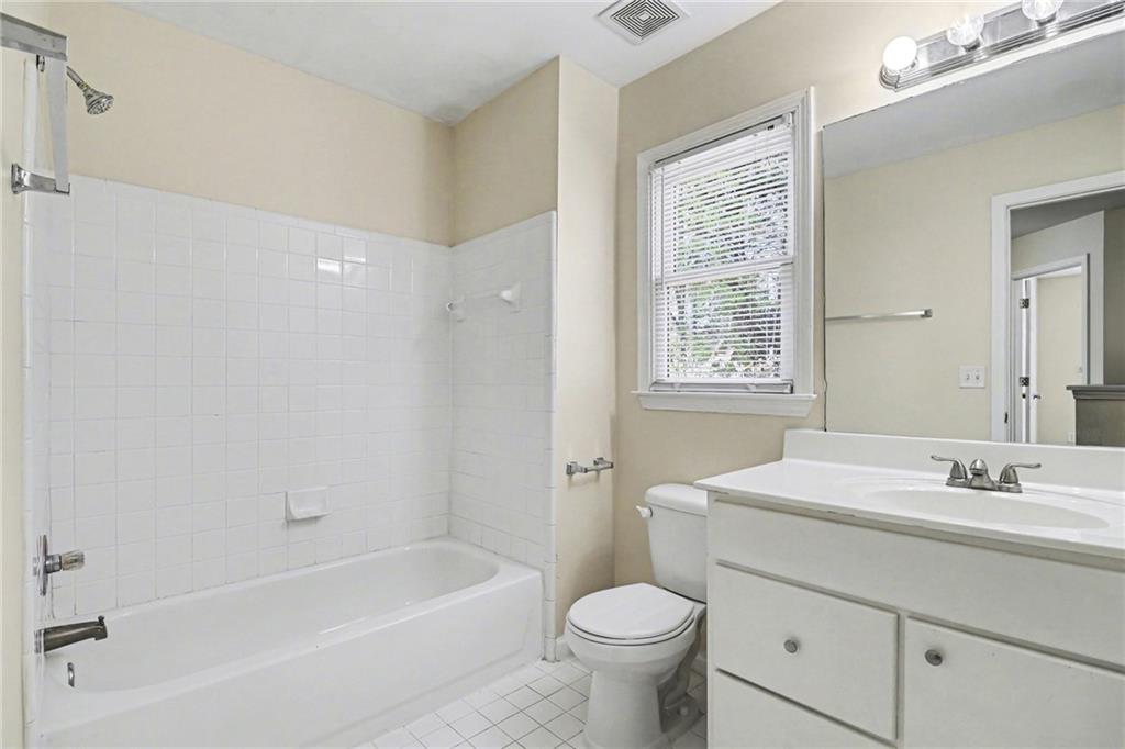 7170 Threadstone Overlook Duluth, GA 30097 - Photo 17 of 26 a bathroom with a sink toilet a mirror and a bathtub
