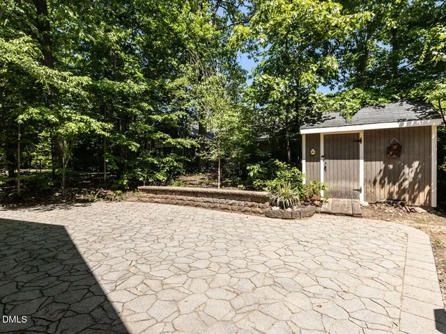 a view of room with air conditioner and window