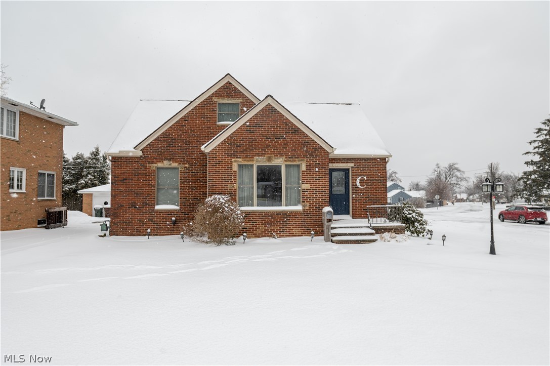 Welcome to 6520 Ridgewood Lakes Dr, in Parma.
This AMAZING 2600+ sq ft brick cape cod styled home situated on a sizable corner partially fenced in lot is located across the street from Ridgewood Lake Park.