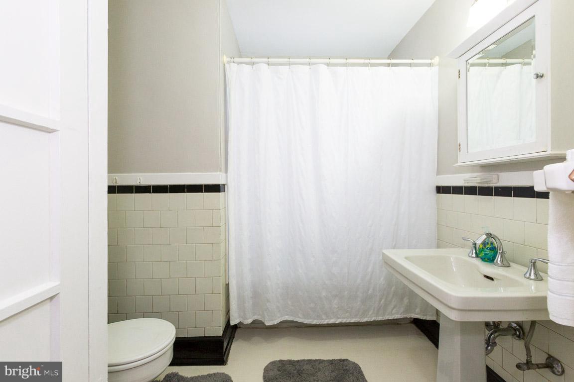 630 St Johns Road Baltimore, MD 21210 - Photo 18 of 29 Hall Bath on Upper 1