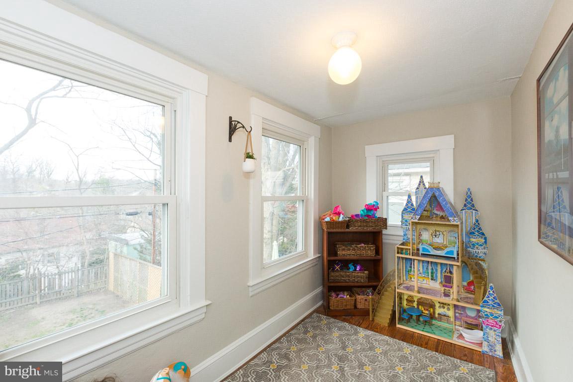 630 St Johns Road Baltimore, MD 21210 - Photo 19 of 29 Great sunfilled bonus room on upper level.