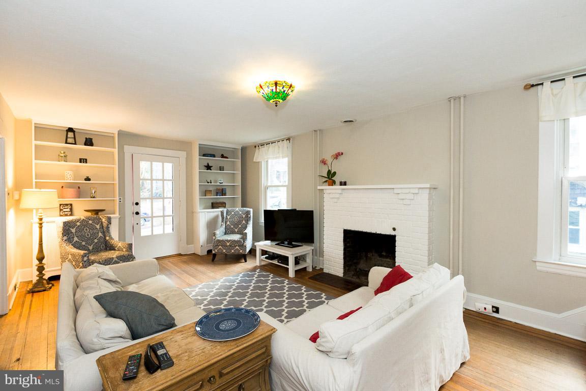 630 St Johns Road Baltimore, MD 21210 - Photo 5 of 29 Living Room