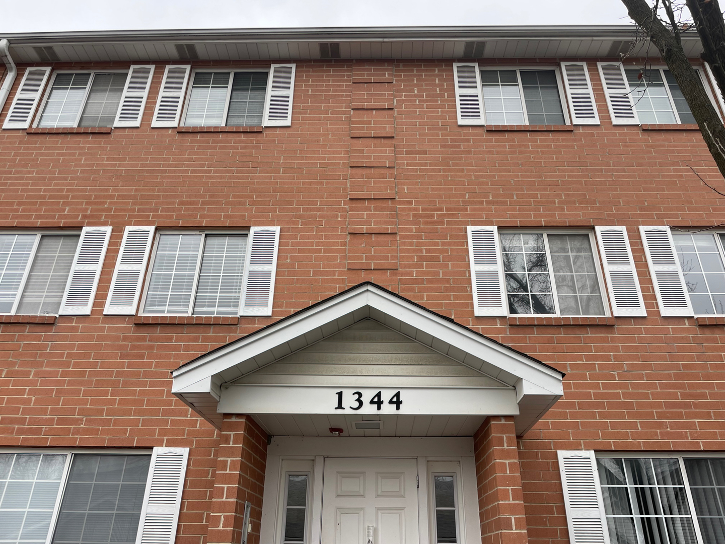 1344 South Lorraine Road, Unit B Wheaton, IL 60189 - Photo 2 of 21