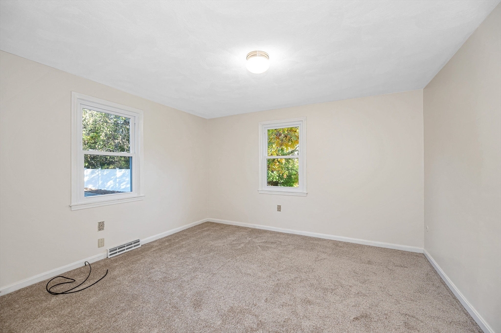 18 Beech Street Townsend, MA 01469 - Photo 12 of 39