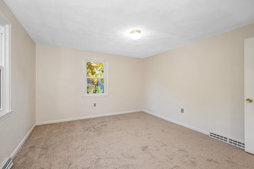 18 Beech Street Townsend, MA 01469 - Photo 14 of 39