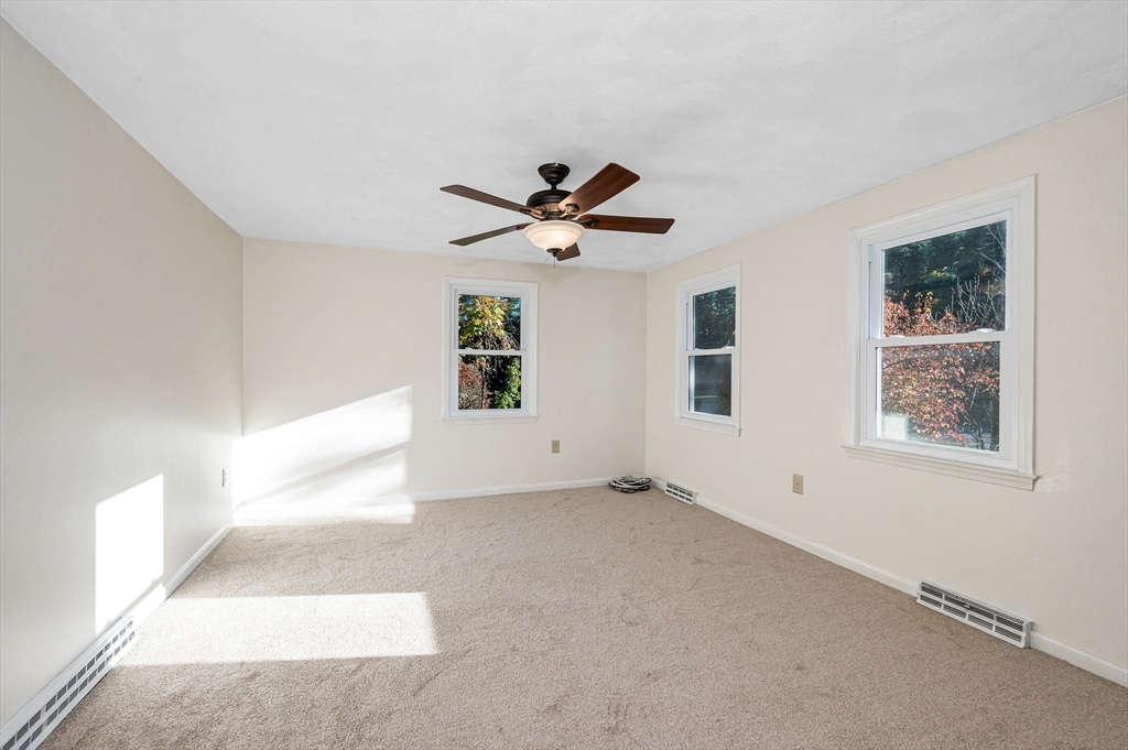 18 Beech Street Townsend, MA 01469 - Photo 9 of 39