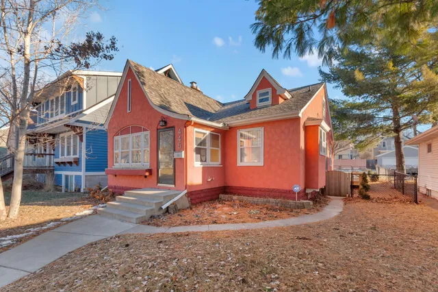 $2,295 | 445 Upton Avenue South, Minneapolis, MN 55405