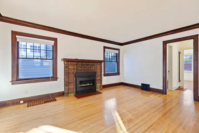 $2,295 | 445 Upton Avenue South, Minneapolis, MN 55405