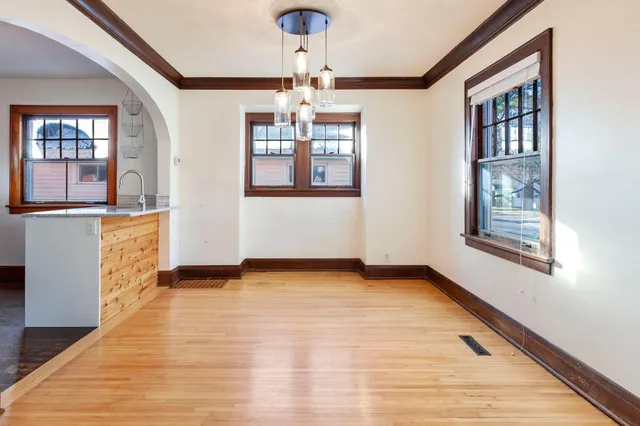 $2,295 | 445 Upton Avenue South, Minneapolis, MN 55405