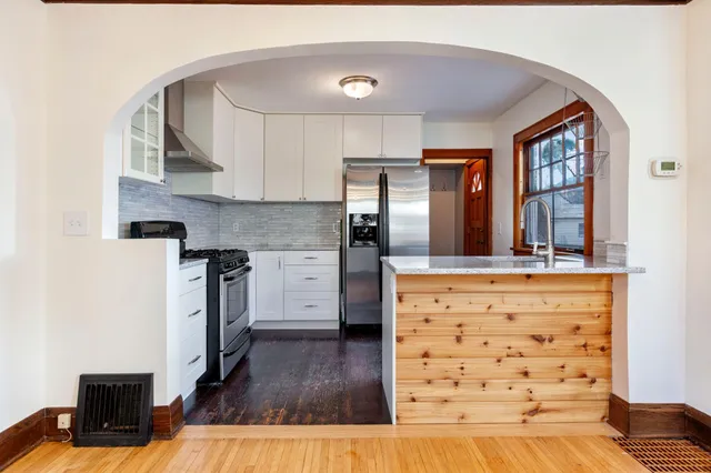 $2,295 | 445 Upton Avenue South, Minneapolis, MN 55405