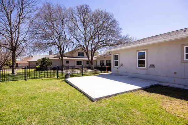 $425,000 | 2332 Rock Creek Drive, Kerrville, TX 78028