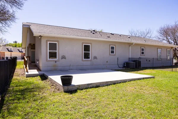 $425,000 | 2332 Rock Creek Drive, Kerrville, TX 78028