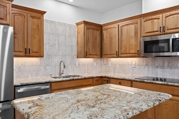 $425,000 | 2332 Rock Creek Drive, Kerrville, TX 78028