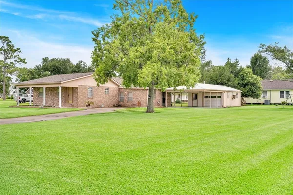 $230,000 | 15783 River Road, Hahnville, LA 70057
