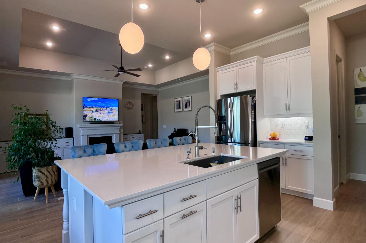 445 Bloom Lane Clovis, CA 93619 - Photo 8 of 31