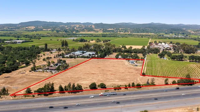 a view of a entrance gate of the house