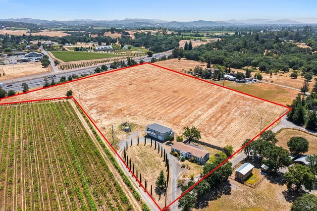 $1,725,000 | 11940 Old Redwood Highway, Healdsburg, CA 95448