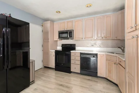 $2,600 | 222 Winthrop Shore Drive, Unit 7, Winthrop, MA 02152