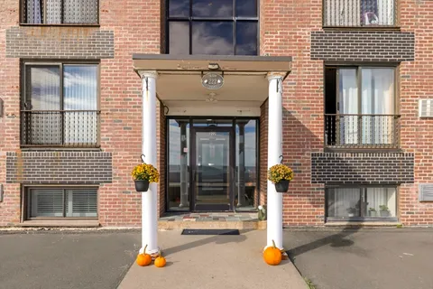 $2,600 | 222 Winthrop Shore Drive, Unit 7, Winthrop, MA 02152