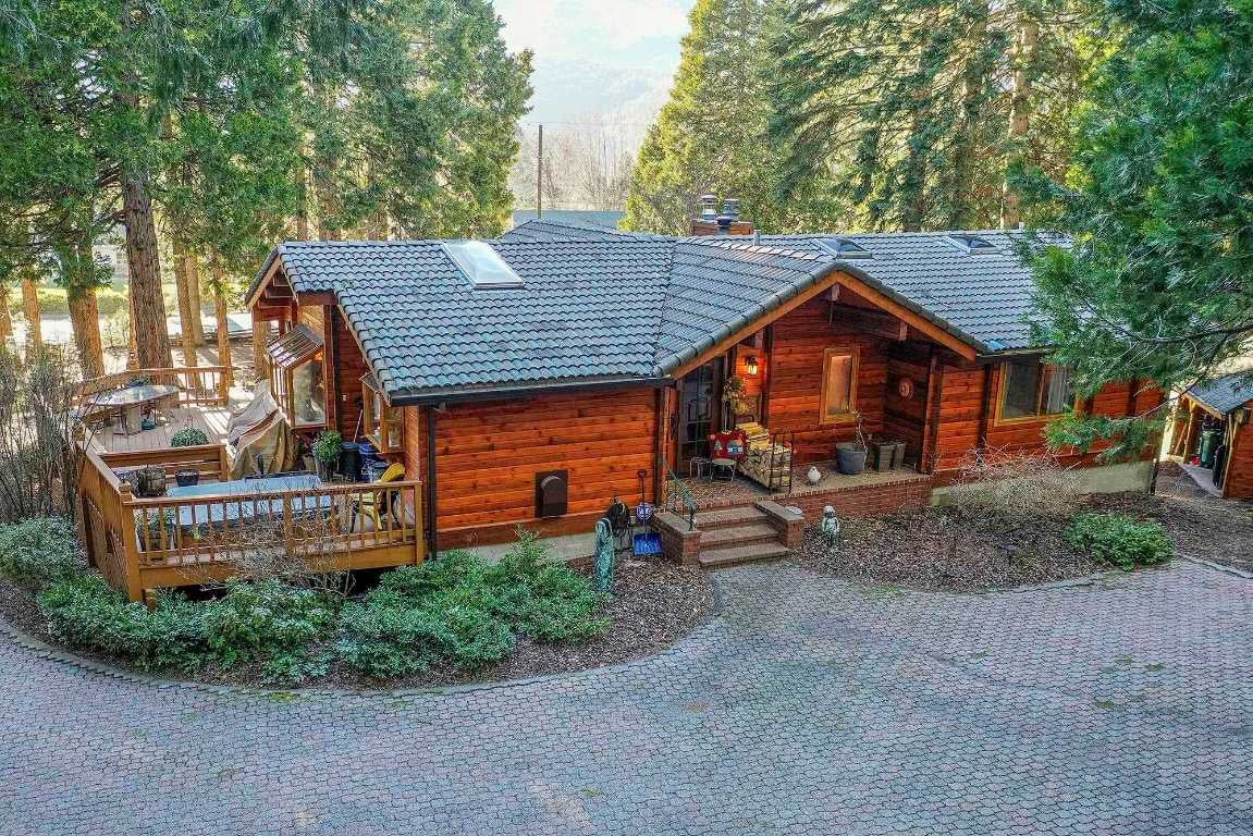 4400 North Old Stage Road Mount Shasta, CA 96067 - Photo 2 of 39 Gallery Image 2