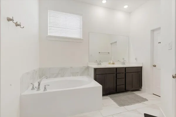 $350,000 | 10050 Nectar Path, Iowa Colony, TX 77583