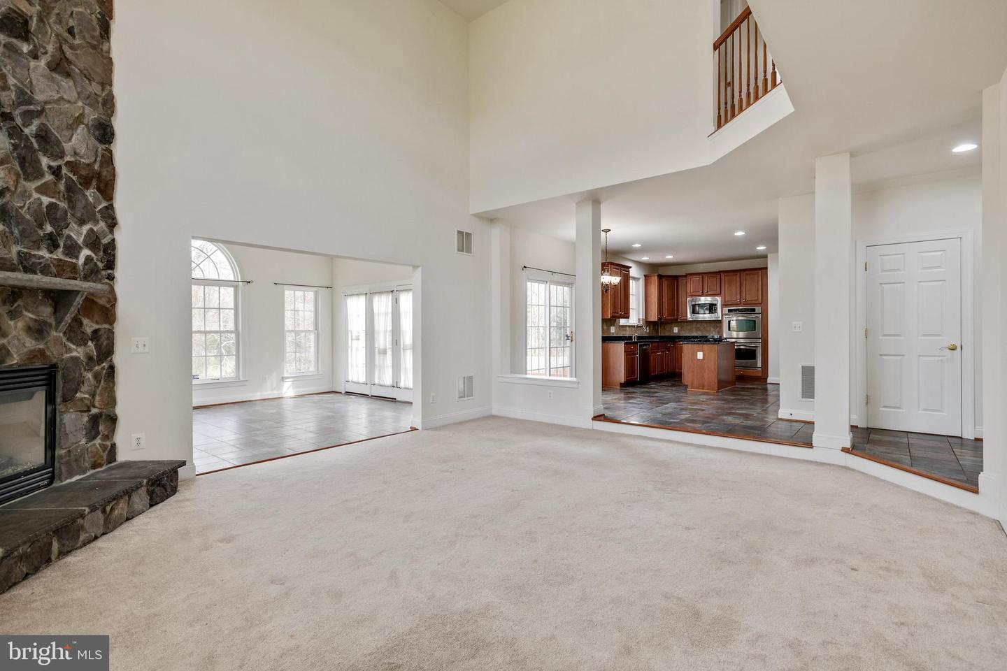 19237 Potomac Crest Drive Triangle, VA 22172 - Photo 12 of 29 Lots of natural light!