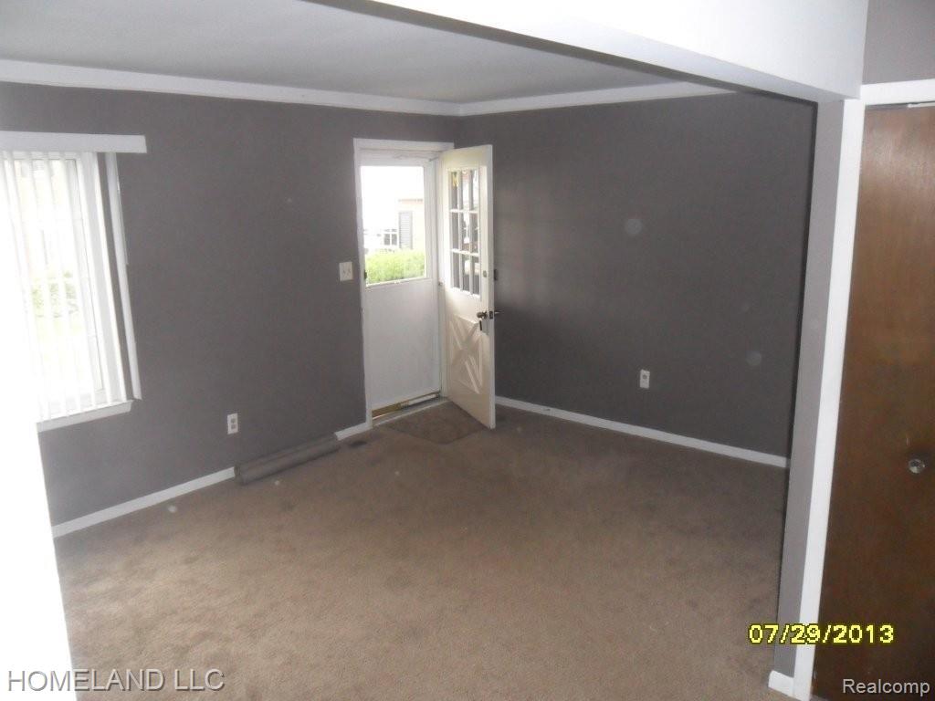 6709 Andersonville Road Clarkston, MI 48346 - Photo 3 of 19 Living Room2