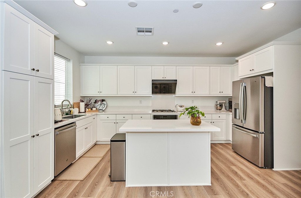 8788 Newview Place Chino, CA 91708 - Photo 5 of 33