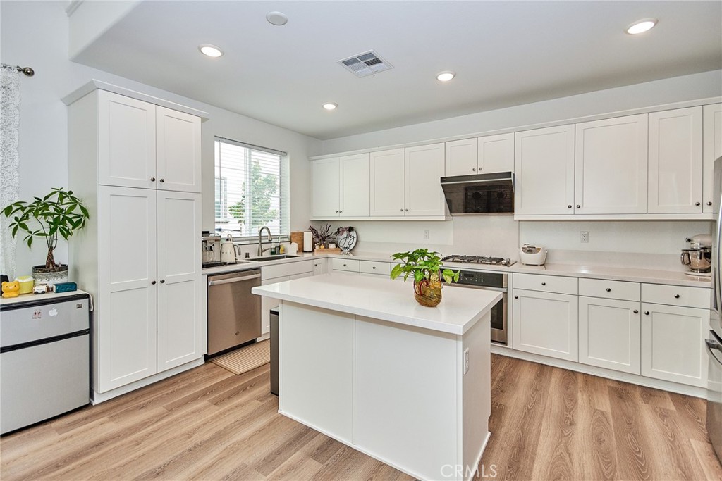 8788 Newview Place Chino, CA 91708 - Photo 10 of 33