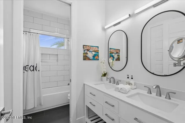 a picture of a table and a vase of flowers